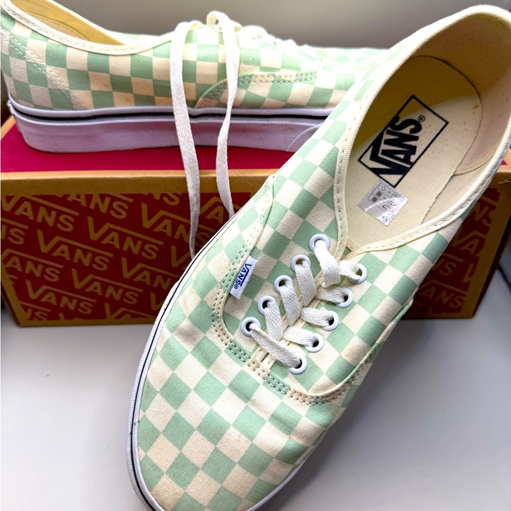 Vans Women's checkerboard Canvas Skate Sneaker - Size 11